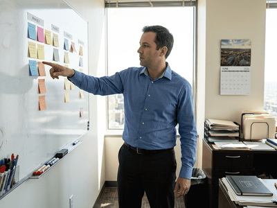 69e547da0d58ecec1f8bebfd Project manager organizing lifecycle phases